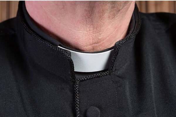 What Priests Wear Every Day: Tradition, Function and Style Behind Clerical Shirts