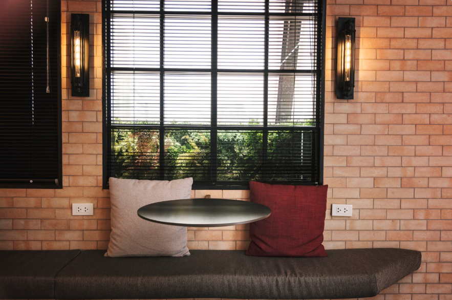 Venetian Blinds: Timeless, Precise Light Control